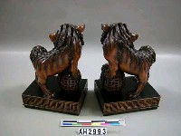 藏品(木雕獅子戲球一對)的圖片